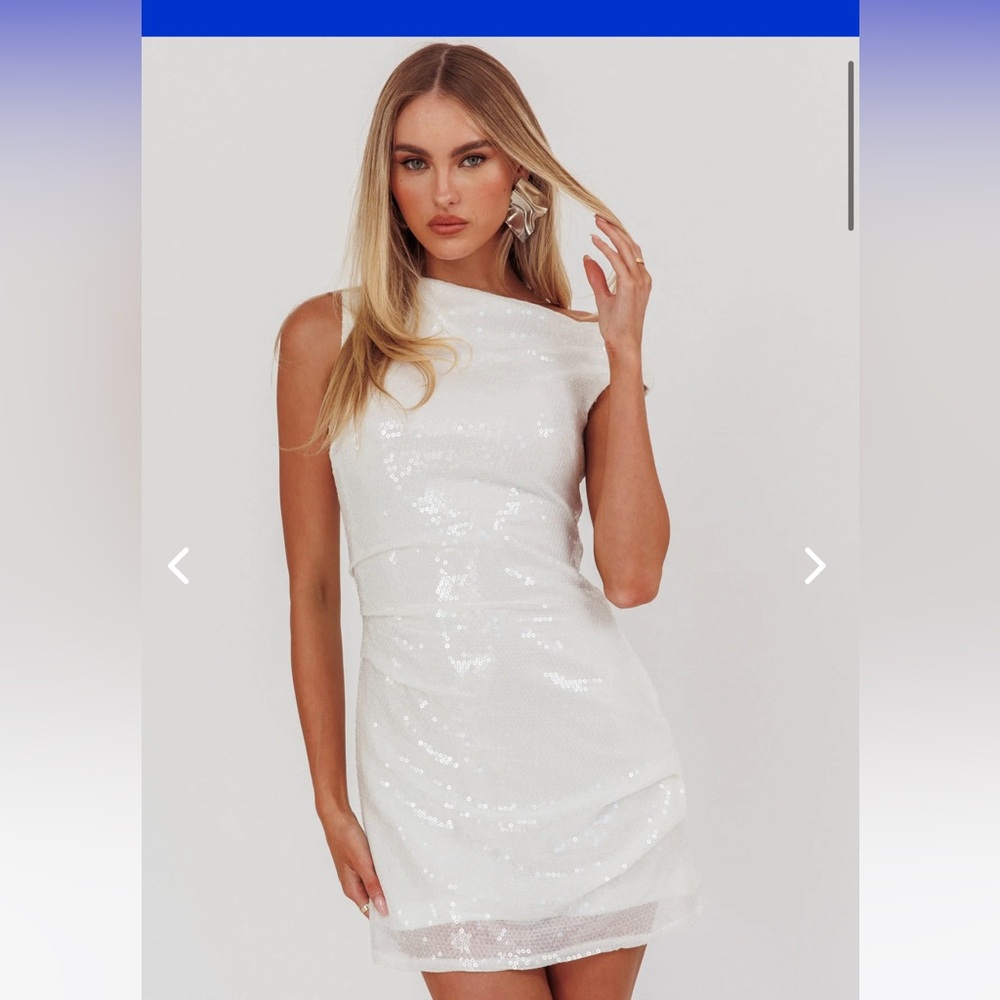 Cowl neck mini dress in white sequins. Lined, with a side zipper.